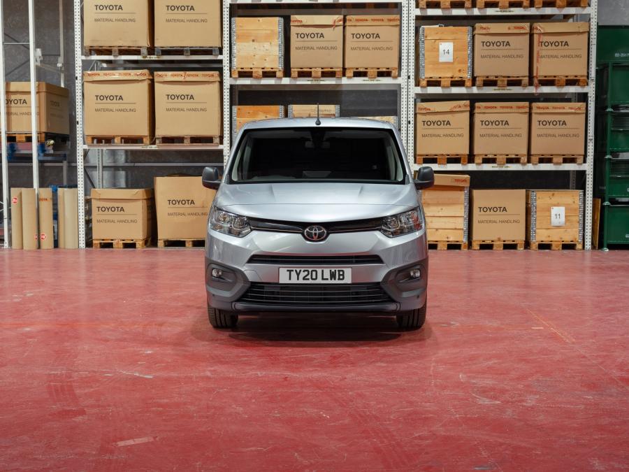  Toyota ProAce City Van LWB 2020 года  (UK) (фото 9 из 22)